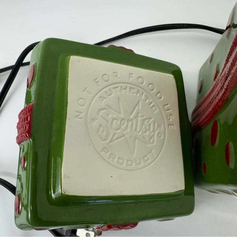 Scentsy All Wrapped Up Full Size Warmer Christmas Gift Holiday Collection Decor